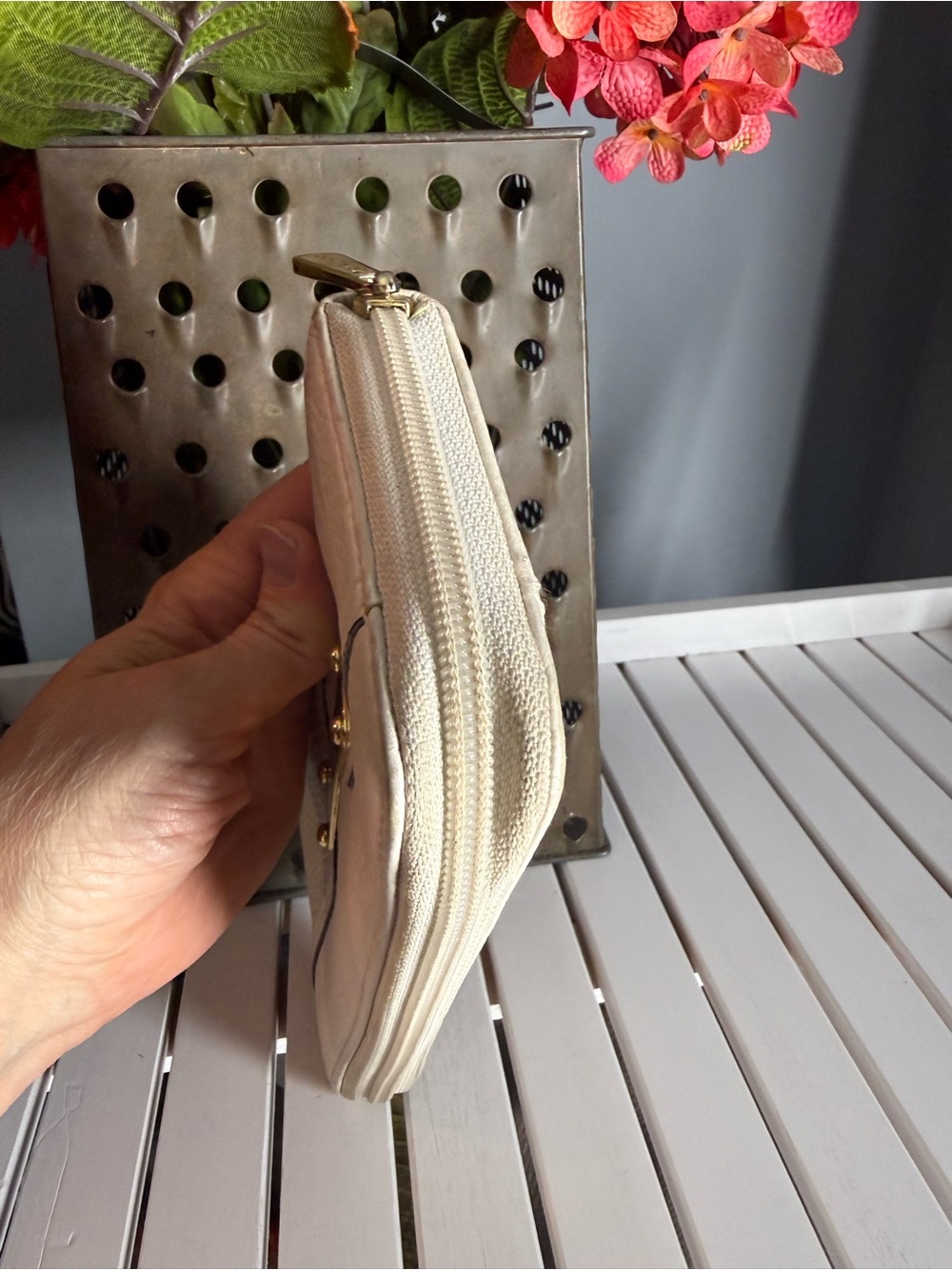 Michael Kors Women's Cream Zip Around Pebbled Leather Large Wallet EUC - Picture 9 of 12